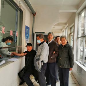 重陽敬老 情暖金秋——集團公司開展敬老助老、關愛老職工活動