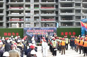 關(guān)愛(ài)生命、預(yù)防為主——集團(tuán)公司在新安縣碧桂園·繁花里舉辦防汛應(yīng)急演練暨安全標(biāo)準(zhǔn)化觀摩